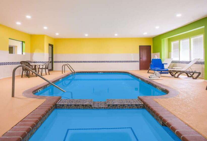 בית מלון כפרי Super 8 By Wyndham Port Arthur/nederland Area