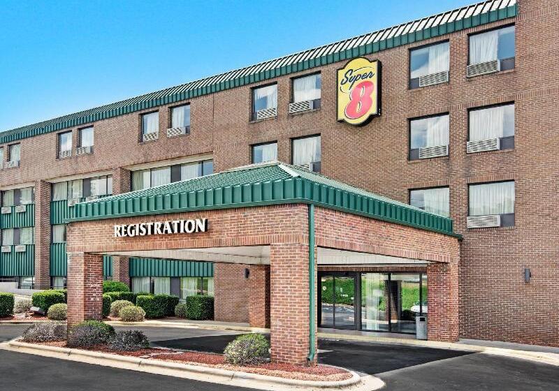 هتل Super 8 By Wyndham Raleigh North East