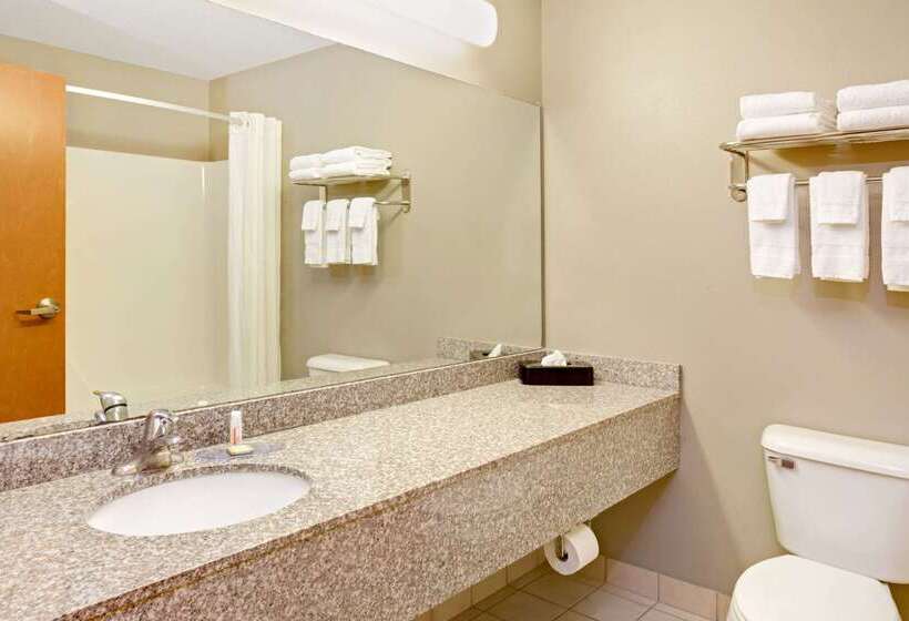 هتل Super 8 By Wyndham South Bend