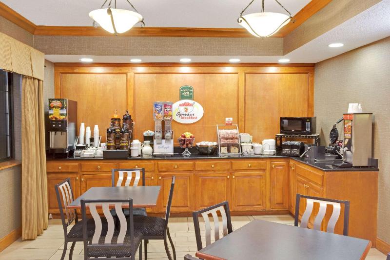 هتل Super 8 By Wyndham South Bend