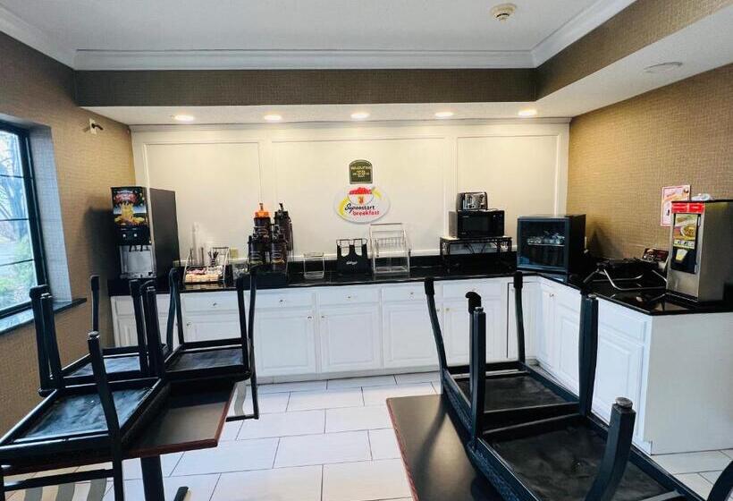 هتل Super 8 By Wyndham South Bend