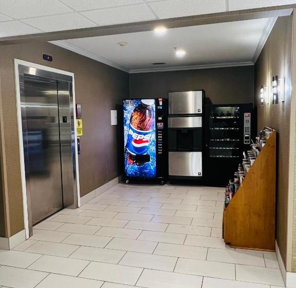 هتل Super 8 By Wyndham South Bend