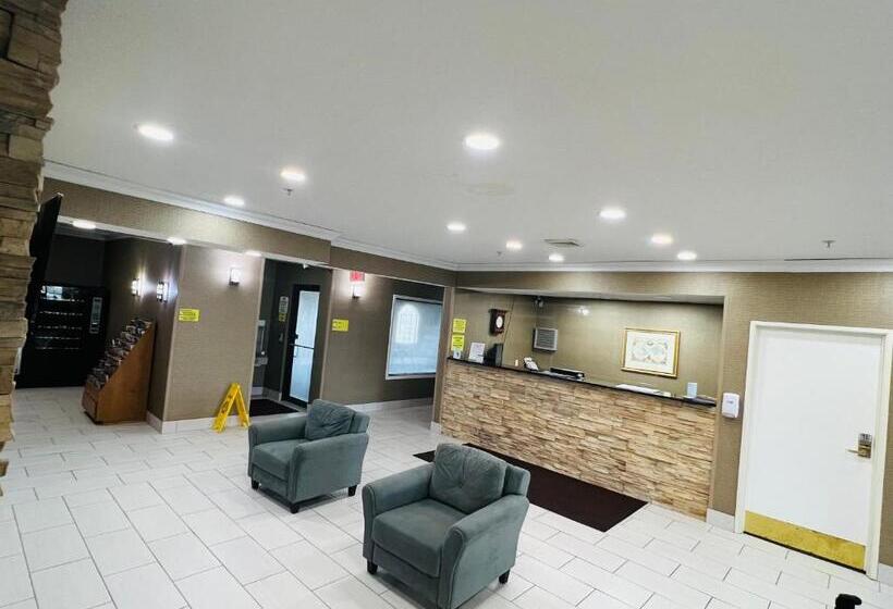 هتل Super 8 By Wyndham South Bend