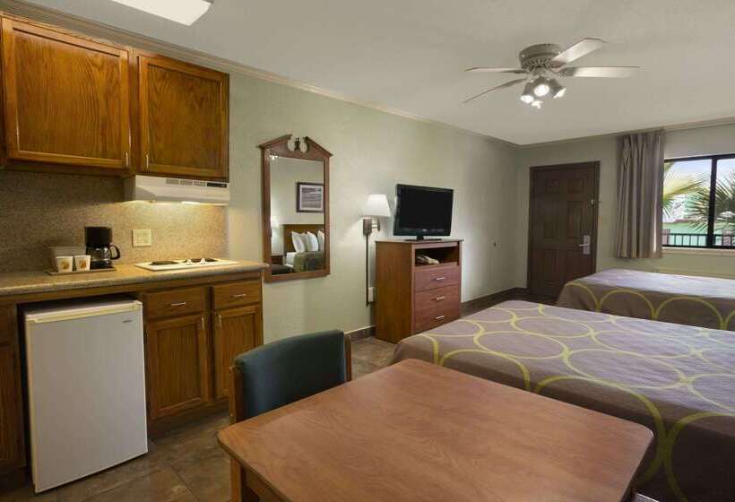 فندق Super 8 By Wyndham South Padre Island