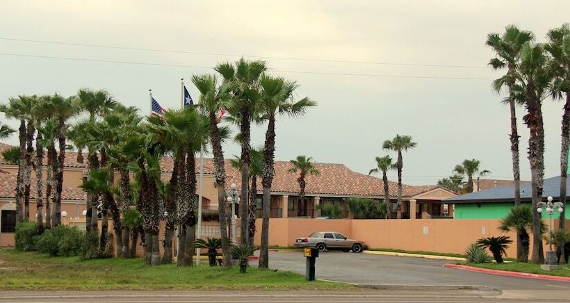 فندق Super 8 By Wyndham South Padre Island