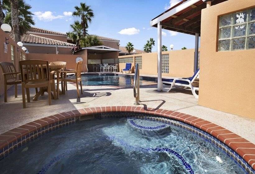 فندق Super 8 By Wyndham South Padre Island