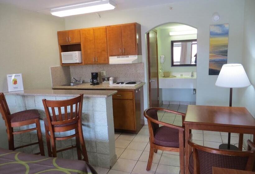 فندق Super 8 By Wyndham South Padre Island