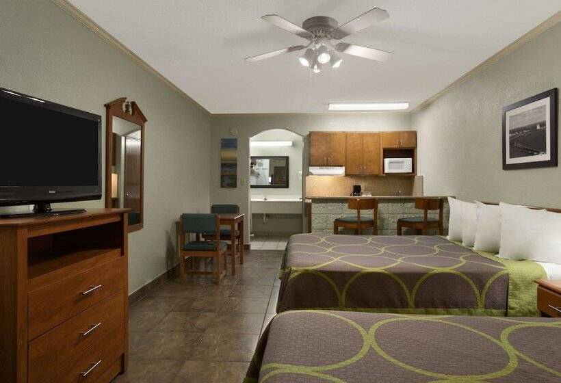 فندق Super 8 By Wyndham South Padre Island