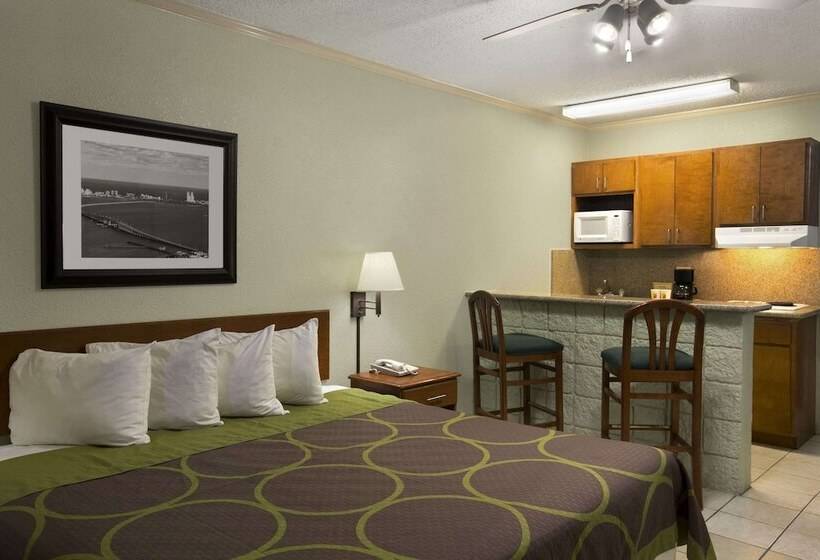 فندق Super 8 By Wyndham South Padre Island