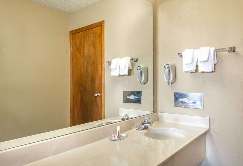 בית מלון כפרי Super 8 By Wyndham Vandalia/dayton International Airport