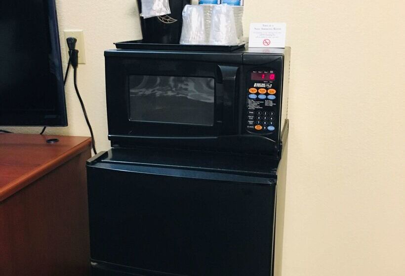 Отель Wingate By Wyndham Macon West