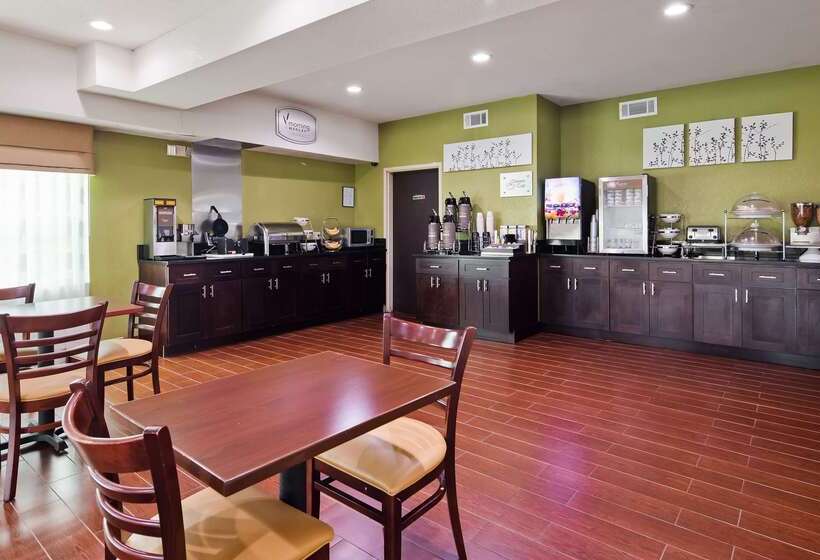 Отель Wingate By Wyndham Macon West