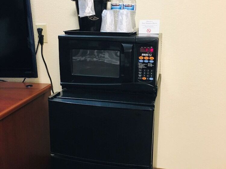 Отель Wingate By Wyndham Macon West