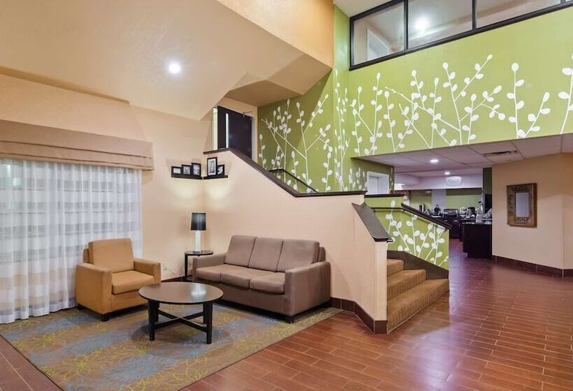 Отель Wingate By Wyndham Macon West