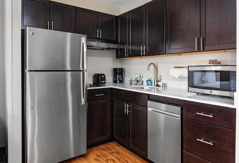 هتل Towneplace Suites By Marriott Dallas Plano/legacy