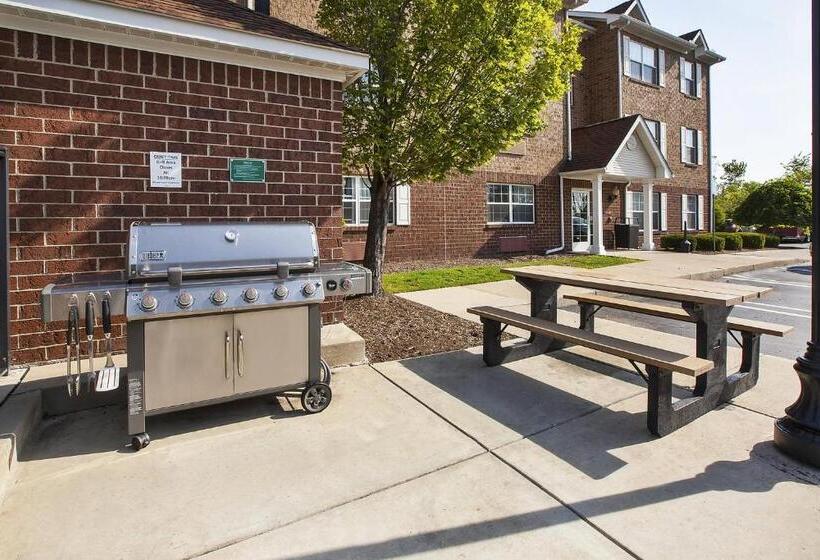 בית מלון כפרי Towneplace Suites Detroit Dearborn