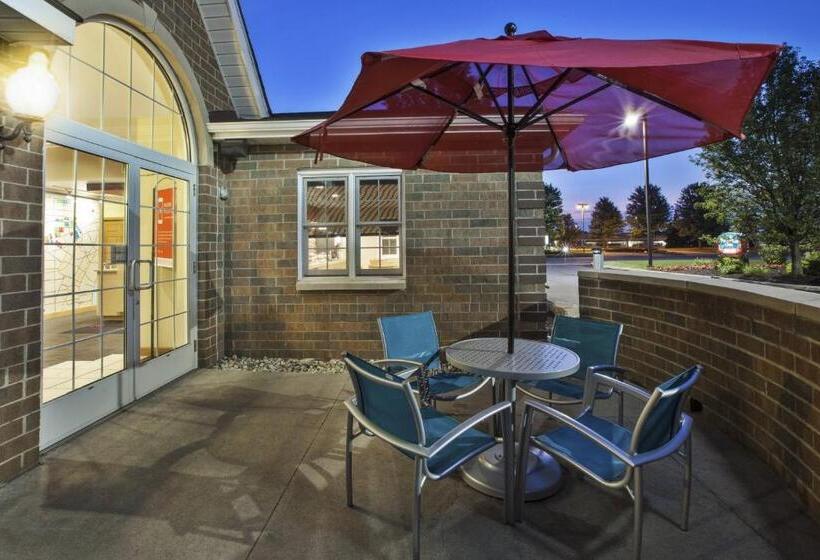 בית מלון כפרי Towneplace Suites Detroit Dearborn