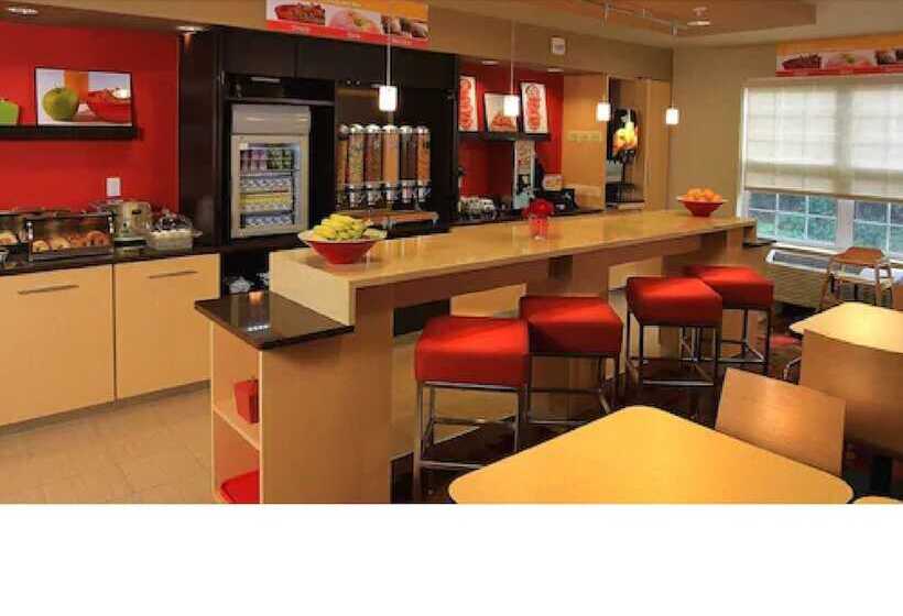 فندق Towneplace Suites By Marriott East Lansing