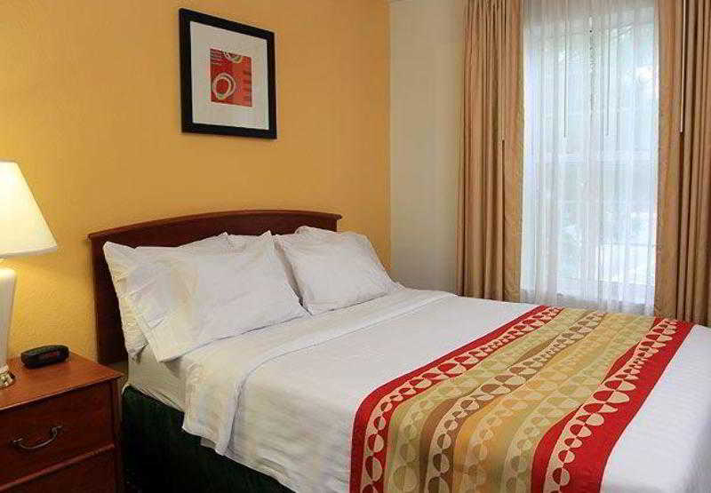 فندق Towneplace Suites By Marriott East Lansing