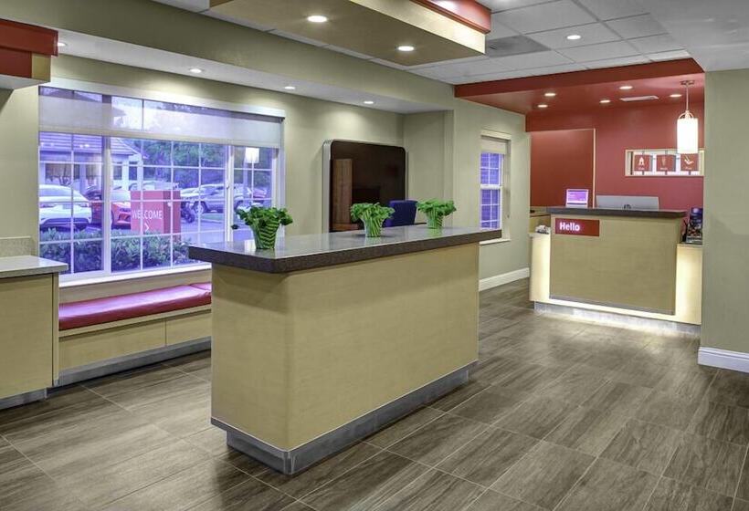 هتل Towneplace Suites Fresno