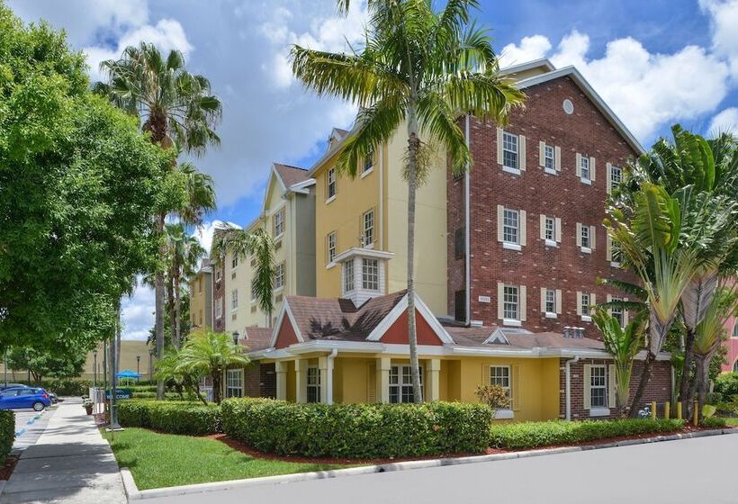 בית מלון כפרי Candlewood Suites Miami Doral By Ihg