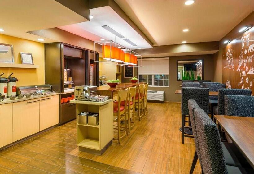 Отель Towneplace Suites Mobile