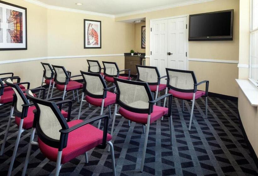 فندق Towneplace Suites By Marriott Springfield