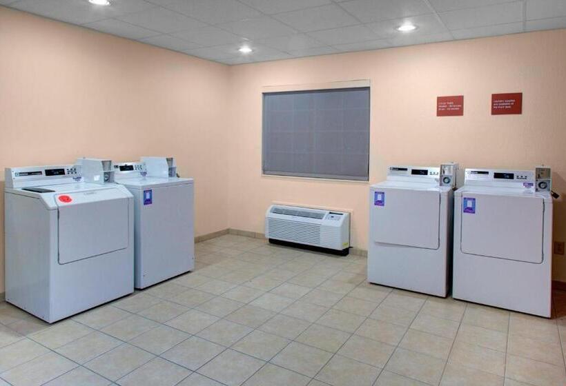 ホテル Towneplace Suites Wichita East