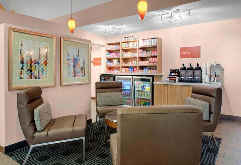 ホテル Towneplace Suites Wichita East