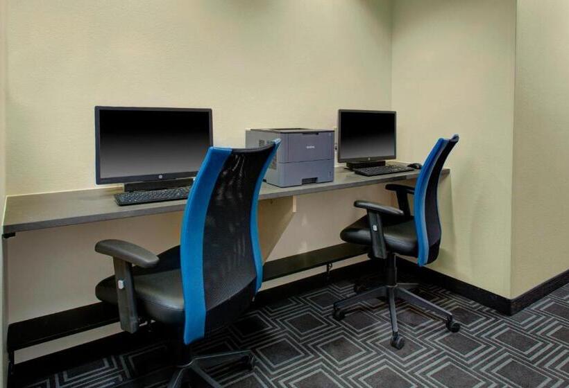 ホテル Towneplace Suites Wichita East