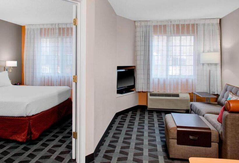 ホテル Towneplace Suites Wichita East