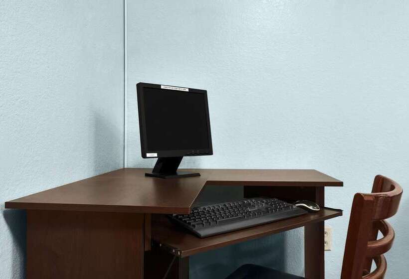 בית מלון כפרי Travelodge By Wyndham Battle Creek