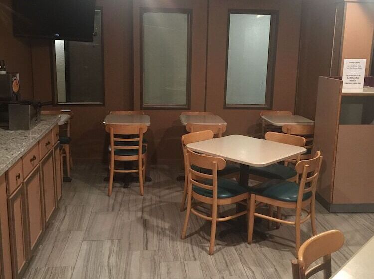 בית מלון כפרי Travelodge By Wyndham Battle Creek