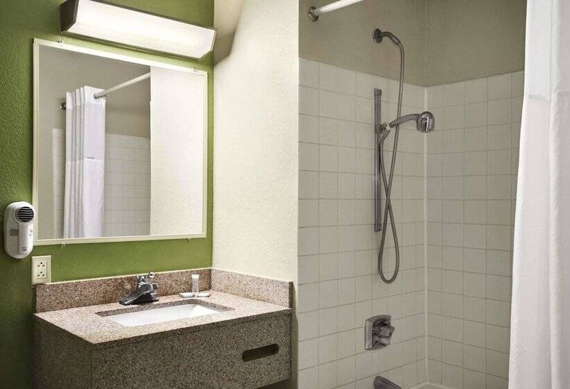 בית מלון כפרי Travelodge By Wyndham Battle Creek