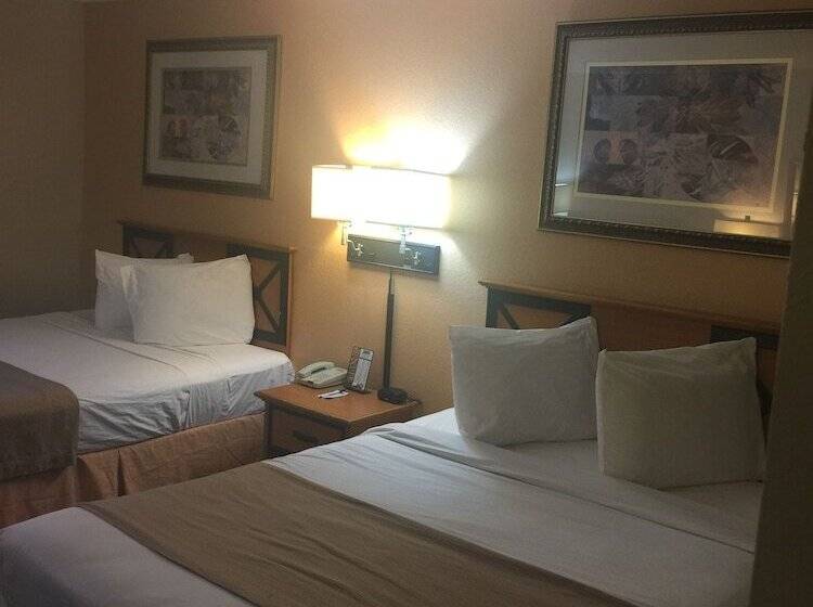 בית מלון כפרי Travelodge By Wyndham Battle Creek