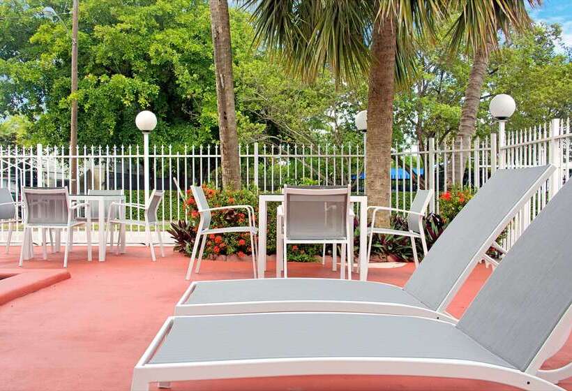 ホテル Travelodge By Wyndham Fort Lauderdale