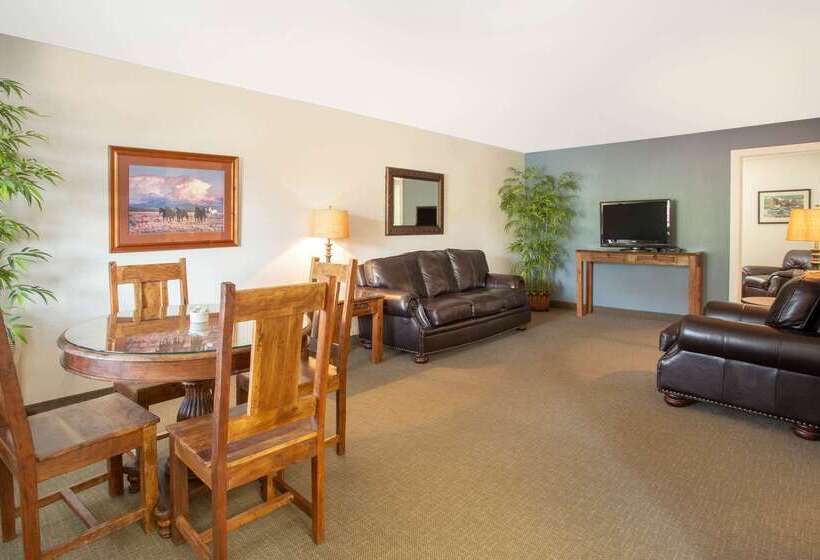 فندق Travelodge By Wyndham Gardiner Yellowstone Park North Entr