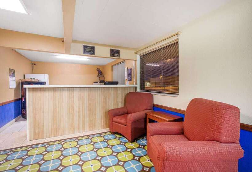 فندق Travelodge By Wyndham Great Bend