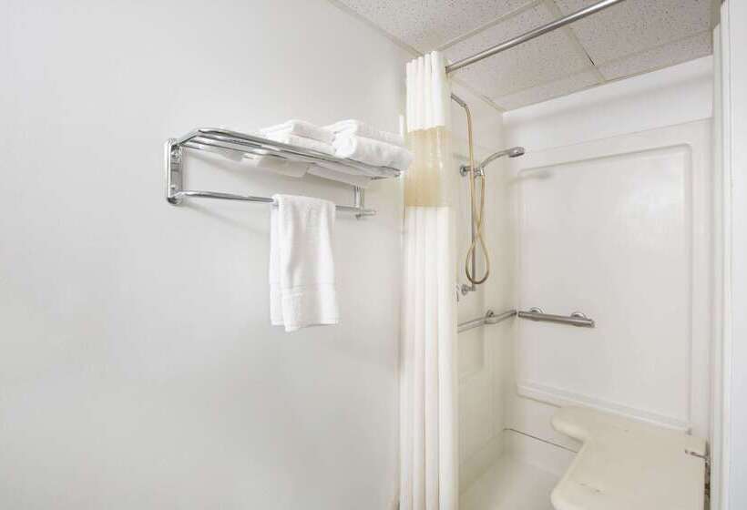 فندق Travelodge By Wyndham Great Bend