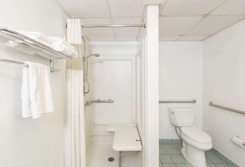 فندق Travelodge By Wyndham Great Bend