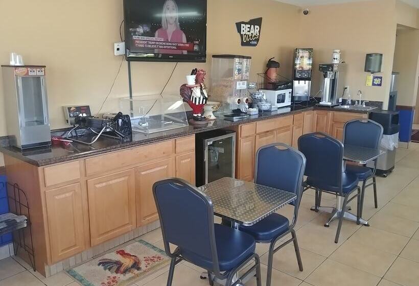 فندق Travelodge By Wyndham Great Bend