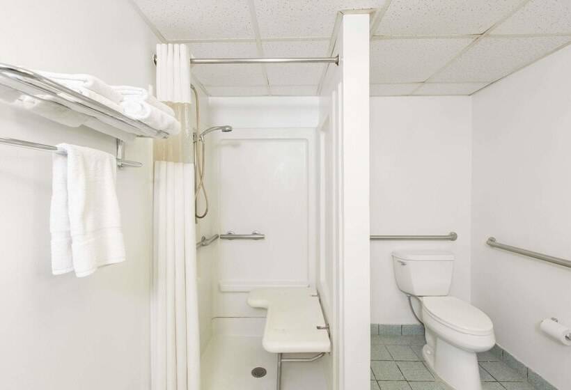 فندق Travelodge By Wyndham Great Bend