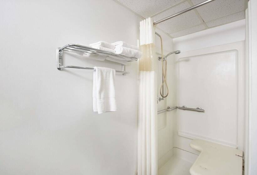 فندق Travelodge By Wyndham Great Bend