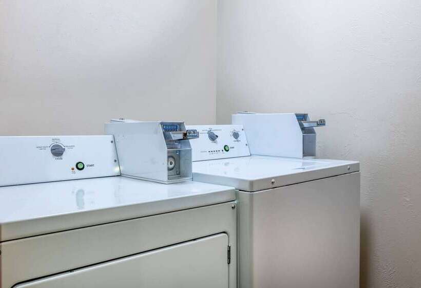 فندق Travelodge By Wyndham Livingston