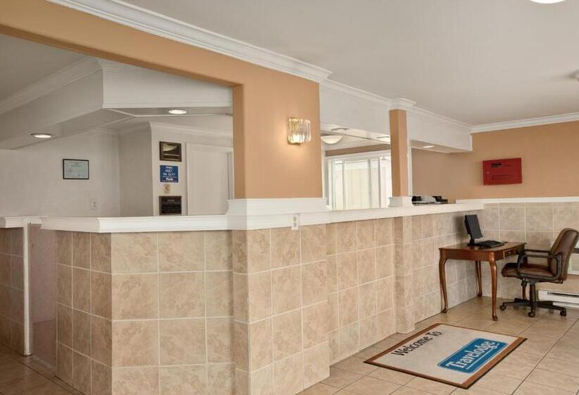 هتل Travelodge By Wyndham Port Of Tacoma Wa