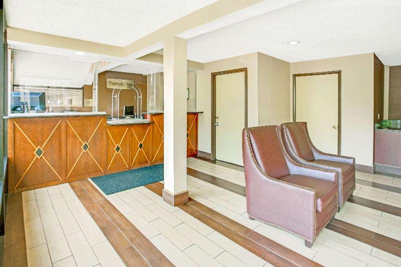 호텔 Travelodge By Wyndham Silver Spring