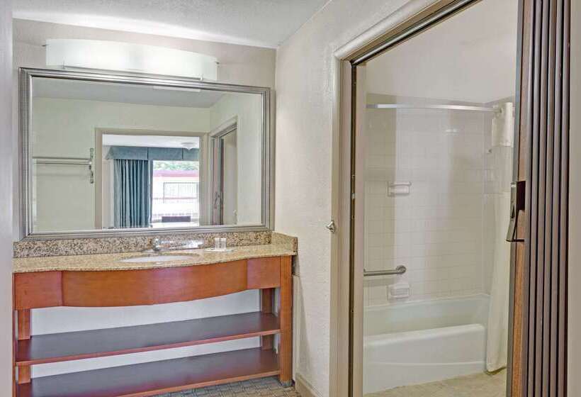 فندق Travelodge By Wyndham Williamsburg Colonial Area