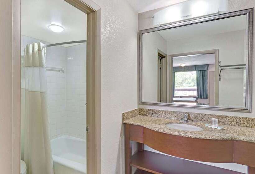 فندق Travelodge By Wyndham Williamsburg Colonial Area