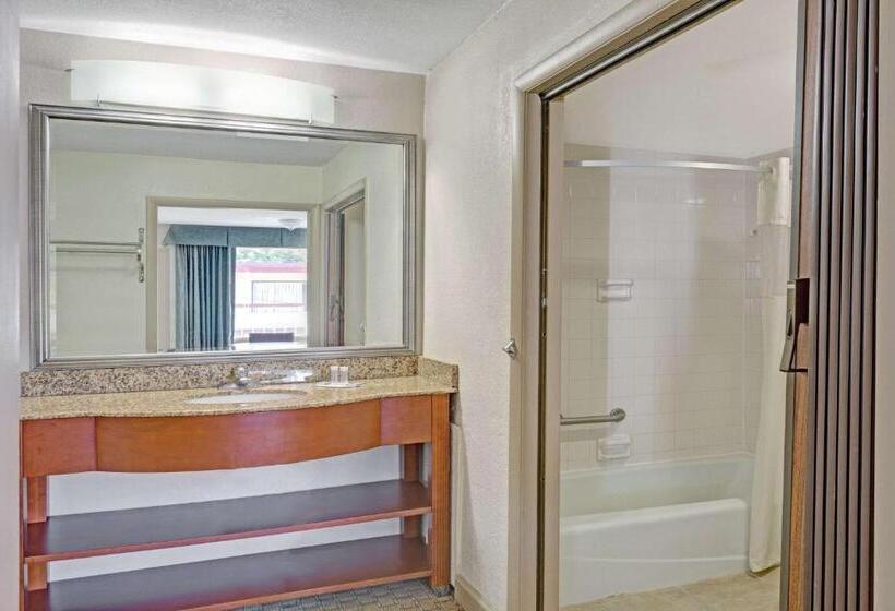 فندق Travelodge By Wyndham Williamsburg Colonial Area