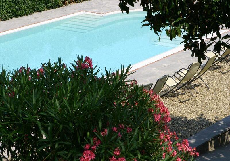 فندق Villa Dei Bosconi